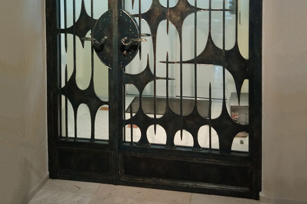 Ferme-porte de sol WAB pour portes lourdes fonctionne de manière “invisible”